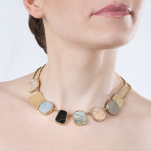 Krótka kolia z kolorową ceramiką z kolekcji Monumental