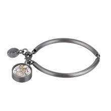 Delikatna bransoletka z zawieszką z mechanizmem zegarowym z kolekcji Vintage