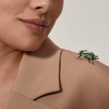 Ciemnozielony pin konik polny z kolekcji Plantis - ORSKA