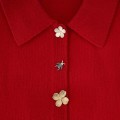Biały pin w kształcie kwiatu wiśni z kolekcji Plantis - ORSKA