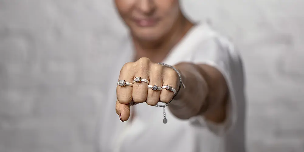 Srebrne pierścionki z nieszlifowanymi diamentami