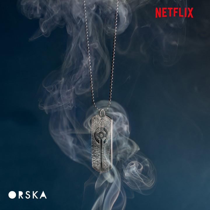Nieśmiertelniki ORSKA biżuteria projektu Anny Orskiej dla Netflix Polska